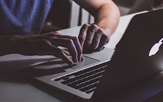 开云体育在线-印度羽毛球队上演惊天逆转，桃田贤斗完美助攻引爆羽毛球世界