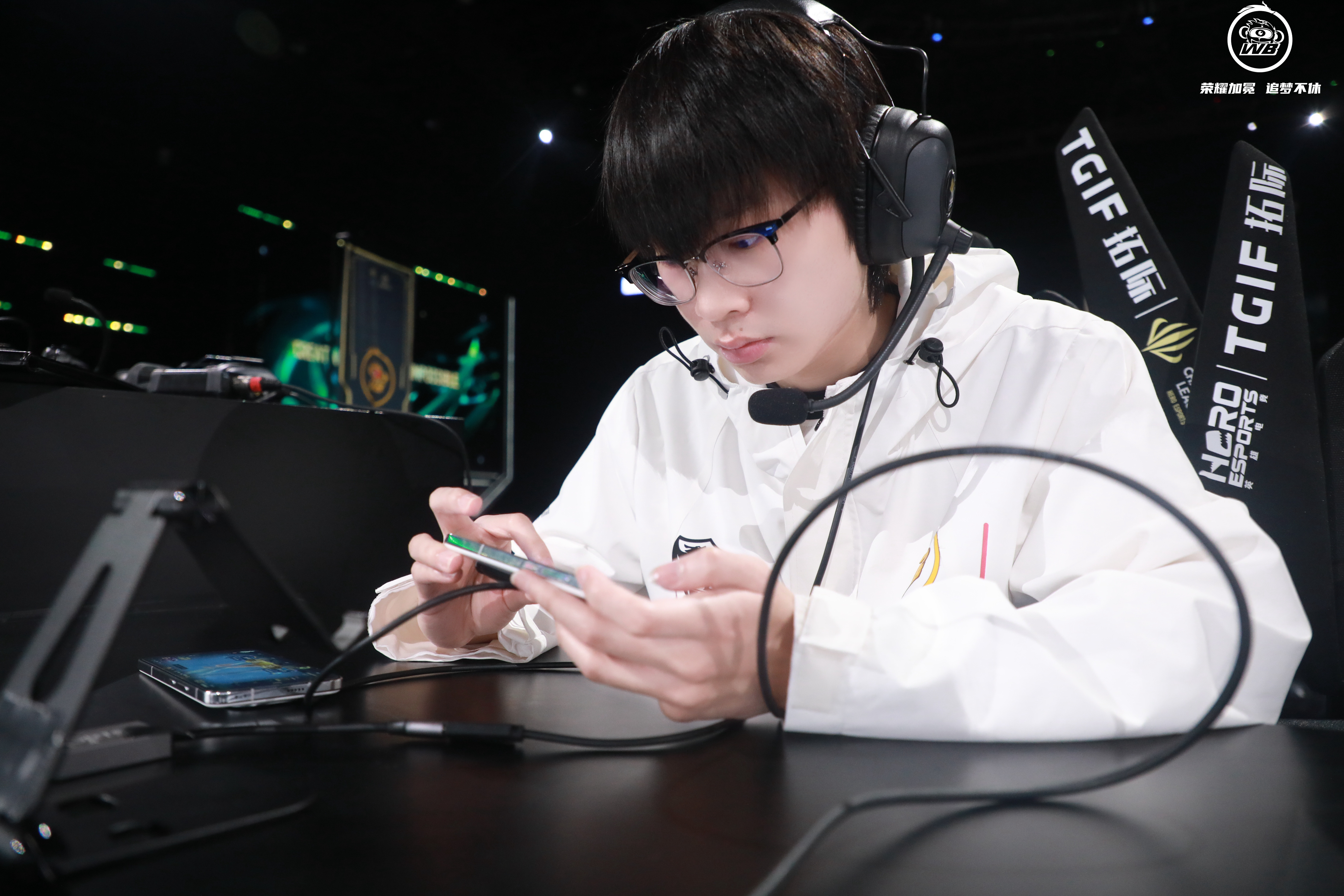 开云体育APP下载-100T力克FNC，Peanut开启传奇时刻峡谷大战成都决赛之夜，引爆全场热议