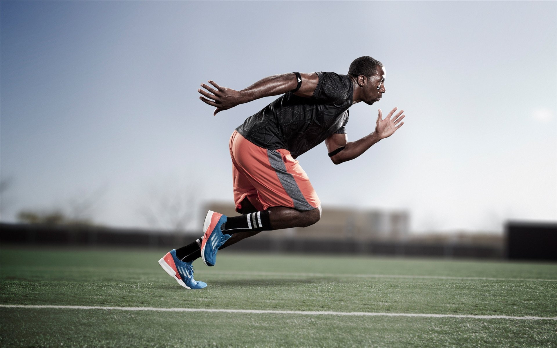 从马拉卡纳到巴林赛道,当阿圭罗的接管让足球与F1的边界彻底消失