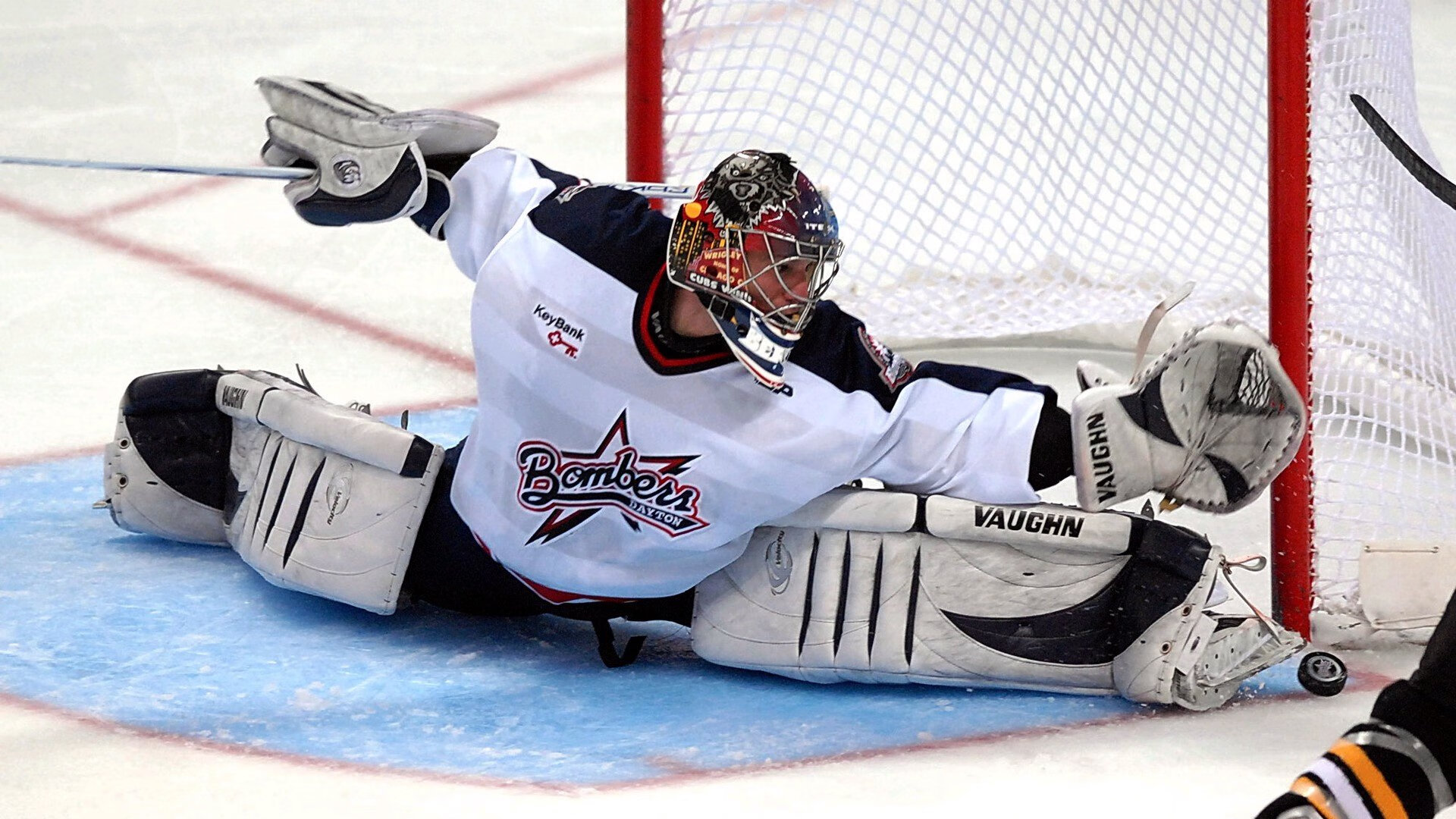 曼联绝境重生!卡瓦哈尔一剑封喉成救世主,红魔第三节风暴击溃波兰坚盾